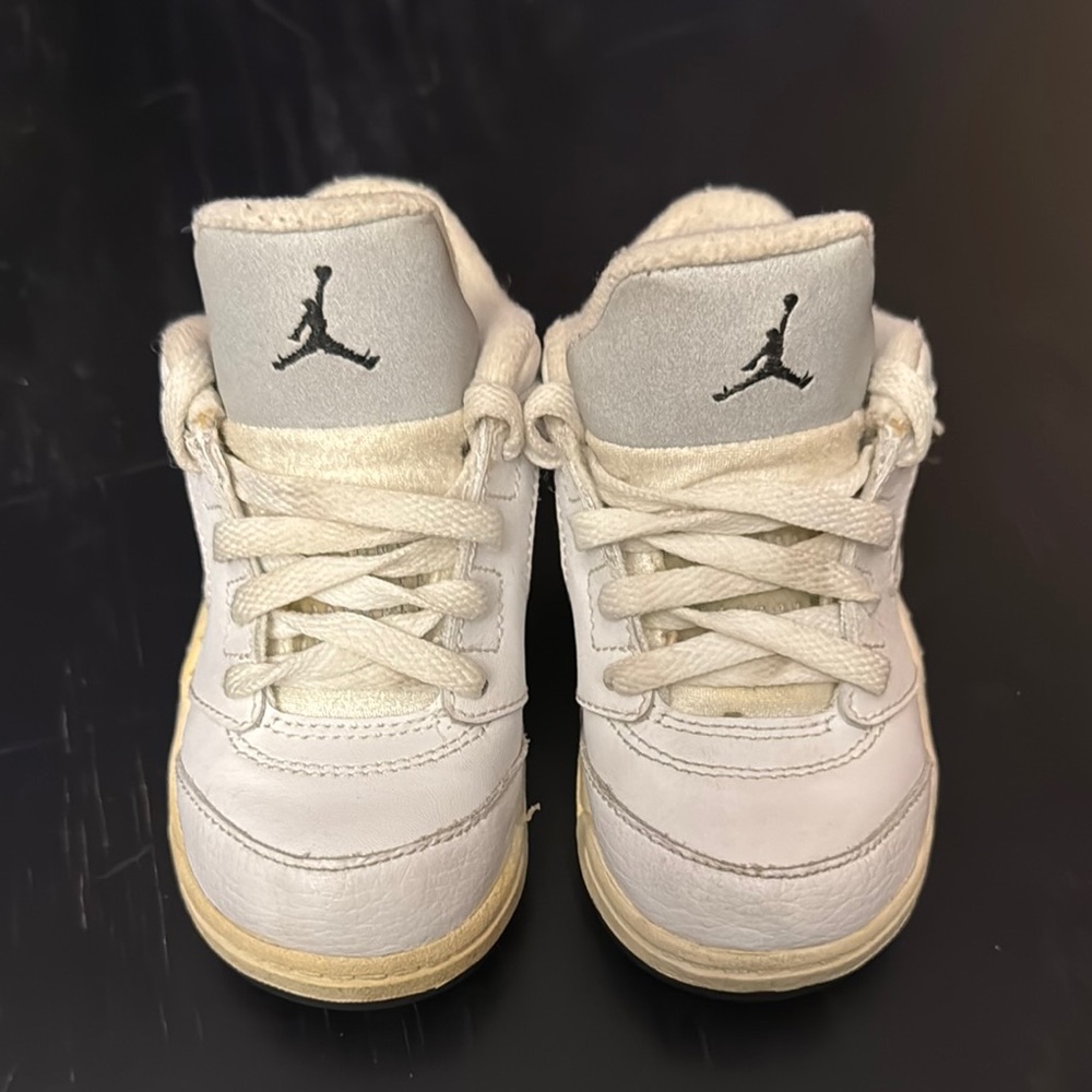 Jordan 5 low White and Black Sneakers Classic Design